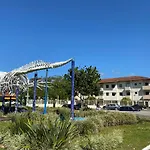Apartamento Ubatuba, Itaguá, bem localizado, duas vagas de garagem