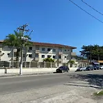Apartamento Ubatuba, Itaguá, bem localizado, duas vagas de garagem