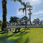 Apartamento Ubatuba, Itaguá, bem localizado, duas vagas de garagem