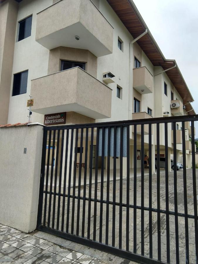 Ubatuba, Itagua, Bem Localizado, Duas Vagas De Garagem Apartamento *