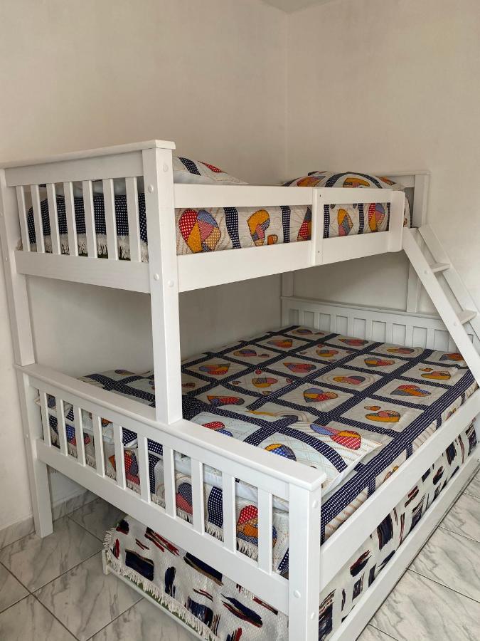 Ubatuba, Itagua, Bem Localizado, Duas Vagas De Garagem Apartamento *