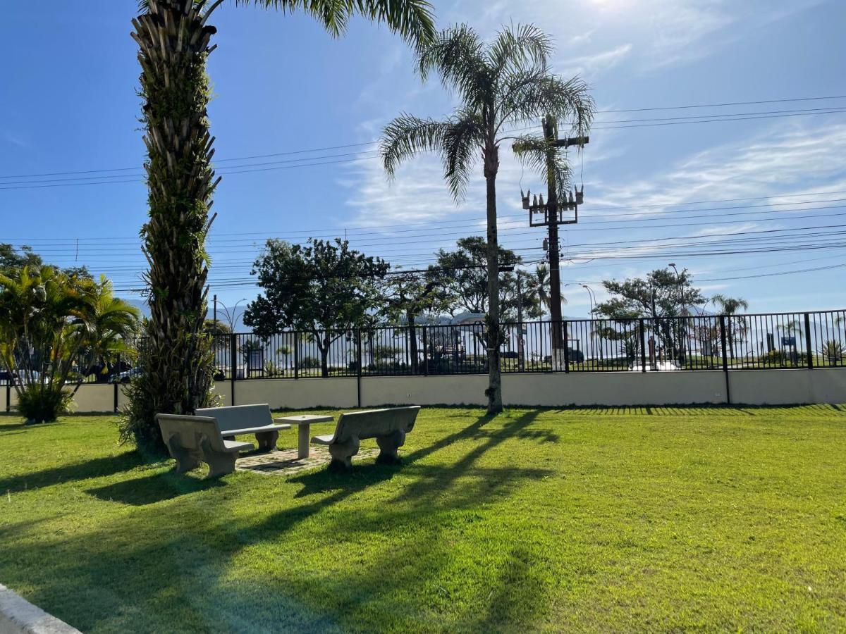 Apartamento Ubatuba, Itagua, Bem Localizado, Duas Vagas De Garagem *